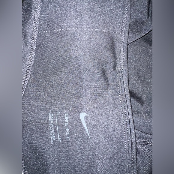 Nike Women’s US Small dri-fit swoosh black leggings - Picture 9 of 10